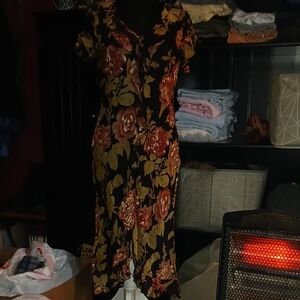 Chic Floral Midi Dress in Black and Red